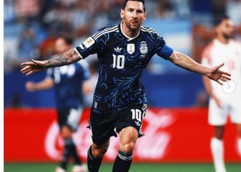 Lionel Messi memecahkan rekor baru dan membawa La Albiceleste menutup fase grup Piala Dunia 2026 dengan kemenangan 3-1 atas Yordania. (Dok: Instagram @fifaworldcup)