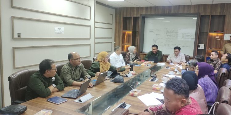 Bapemperda DPRD Provinsi Jambi melakukan konsultasi penyusunan Ranperda Pengelolaan Taman Hutan Raya (Tahura) dengan Direktorat Jenderal KSDAE Kementerian Kehutanan di Jakarta. (Dok: Humas DPRD Provinsi Jambi)