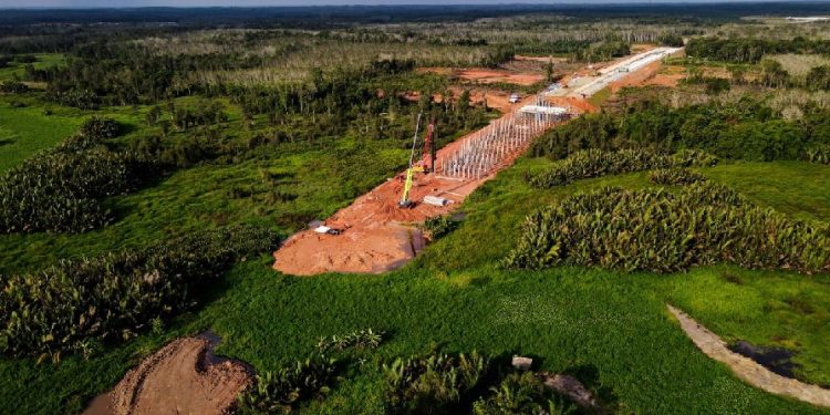Aktivitas pembangunan Jalan Tol Betung–Tempino–Jambi terus dikebut. (Dok: Hutama Karya)