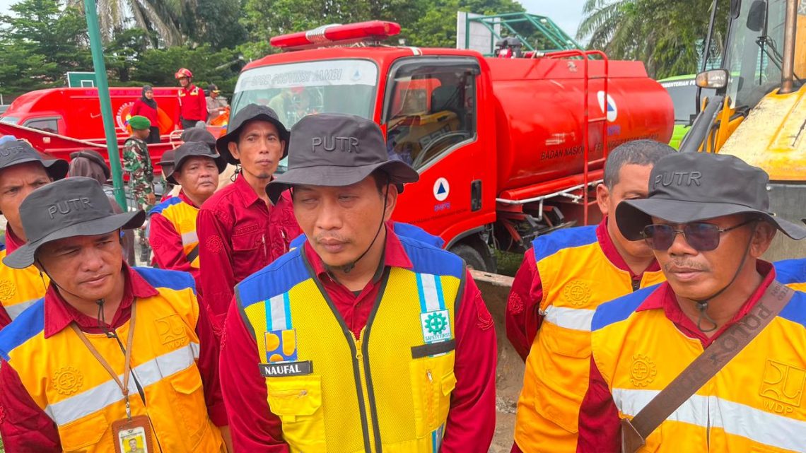 Kepala UPTD Workshop dan Peralatan PUTR Provinsi Jambi, M. Naufal Afandi, saat wawancara usai meninjau kesiapan alat berat yang disiagakan untuk menghadapi ancaman Karhutla dan bencana alam di Provinsi Jambi. (Dok: Rahmat)