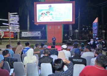 Wali Kota Jambi Maulana didampingi Wakil Wali Kota Diza Hazra Aljosha meresmikan Program CCTV RT yang terhubung langsung dengan Jambi City Operation Center (JCOC). (Dok: Diskominfo Kota Jambi)