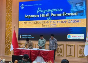 Bupati Muaro Jambi Bambang Bayu Suseno menerima Laporan Hasil Pemeriksaan (LHP) BPK RI atas LKPD Tahun Anggaran 2025. (Dok: Rahmat)