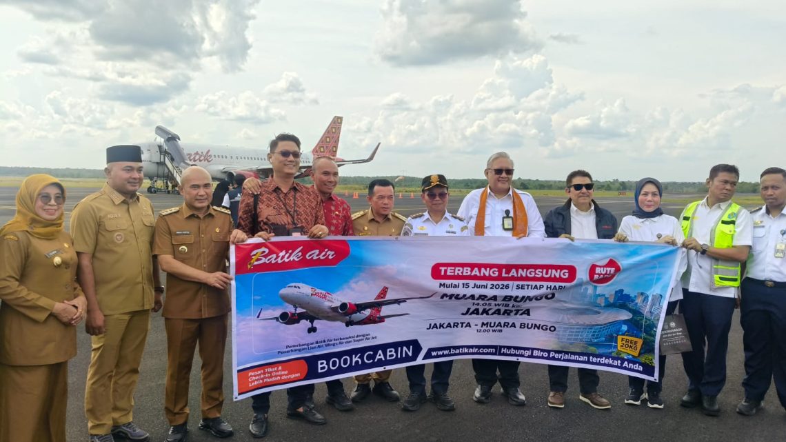 Pesawat Batik Air rute Jakarta–Muaro Bungo disambut Forkopimda saat mendarat perdana di Bandara Muaro Bungo, Senin (15/6/2026). (Dok: Rudi)