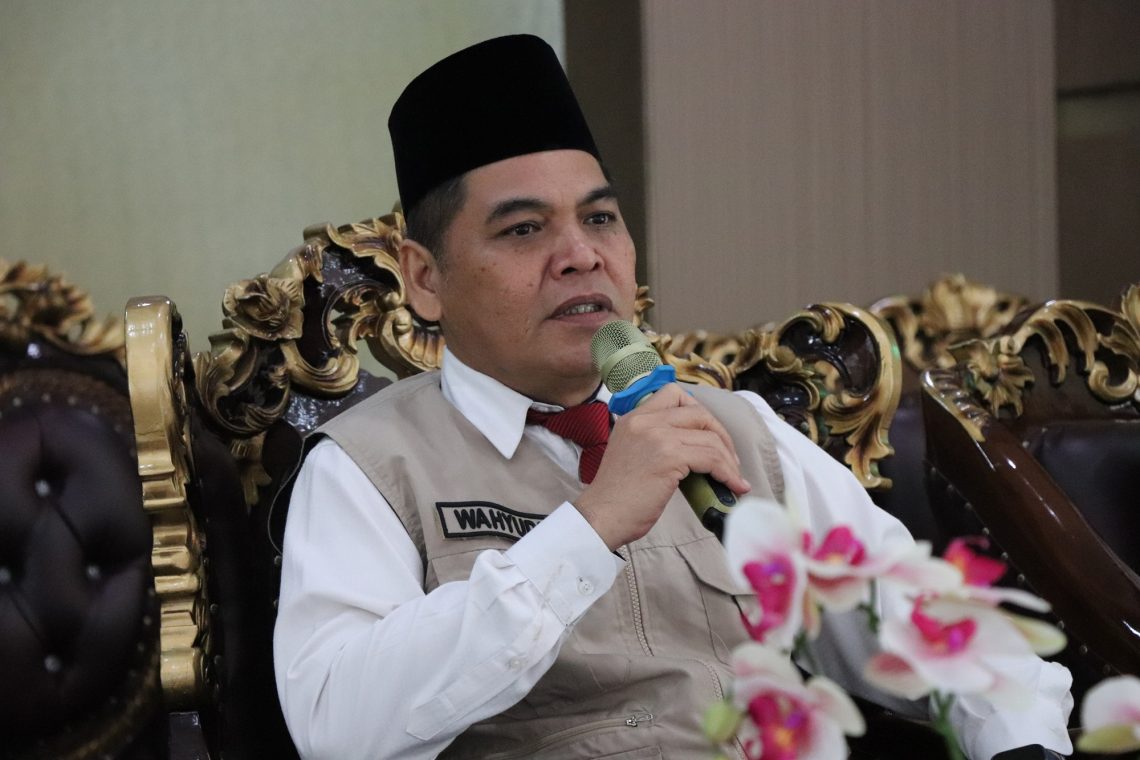 Kepala Kanwil Kemenhaj Provinsi Jambi, Wahyudi Abdul Wahab, memimpin rapat koordinasi persiapan pemulangan jemaah haji di Asrama Haji Antara Jambi, Senin (15/6/2026). (DOk: Jambi.haji.go.id)