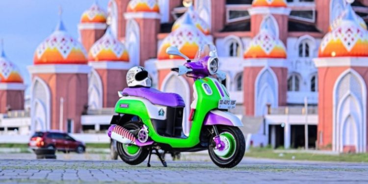 Yamaha Fazzio Hybrid tampil memukau dengan berbagai konsep modifikasi kreatif, mulai dari kendaraan operasional content creator, tema pop culture, gaya retro custom, hingga fashion kawai Jepang. (DOk: Yamaha Indonesia)