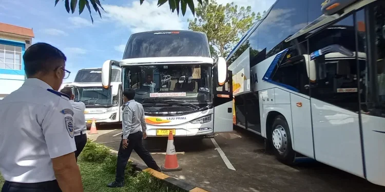 Bus AKAP di Terminal Alam Barajo kota Jambi. (Dok: Rudi)