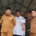 Bupati Tanjung Jabung Barat H. Anwar Sadat meninjau langsung kondisi dermaga apung yang mengalami kerusakan berat di Desa Tanjung Senjulang, Kecamatan Bram Itam.