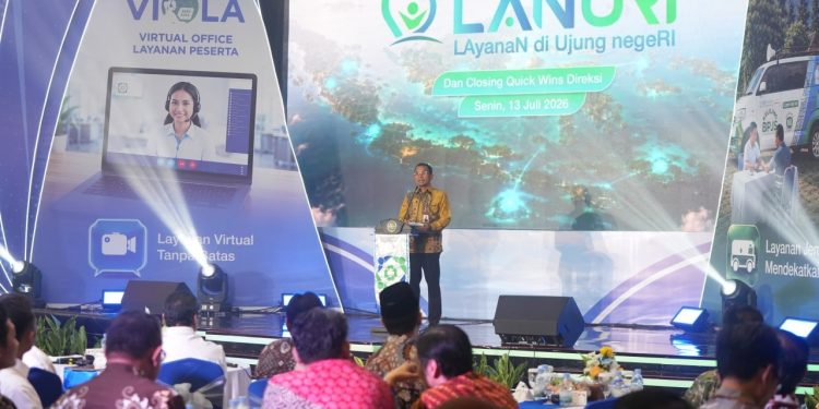Direktur Utama BPJS Kesehatan Prihati Pujowaskito meluncurkan program Layanan Ujung Negeri (LANURI) yang menghadirkan layanan VIOLA dan BPJS Keliling di 558 titik kabupaten/kota di Indonesia. (Dok: BPJS Kesehatan)