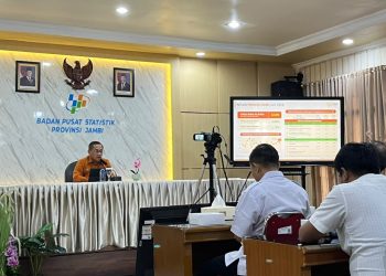 Kepala BPS Provinsi Jambi, Aidil Adha, menyampaikan rilis inflasi Juni 2026. (Dok: Rudi)