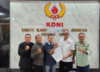 Ketua KONI Provinsi Jambi Mat Sanusi menerima audiensi Pengprov Muaythai Indonesia Jambi dan Pengprov PBFI Jambi.