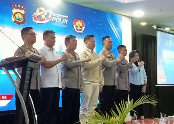 Wakapolda Jambi Brigjen Benny Ali S.I.K mewakili Kapolda Jambi, usai buka acara dialog publik, foto bersama Nara sumber  Selasa (7/7/2026) di Hotel Odua Weston, otw Jambi.