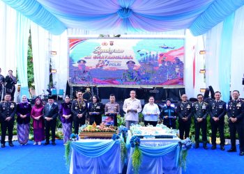 Kapolda Jambi Irjen Pol. Krisno H. Siregar didampingi Gubernur Jambi Al Haris menghadiri Syukuran Hari Bhayangkara ke-80 di Mapolda Jambi. (Dok: Humas Polda Jambi)