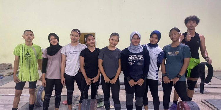Sembilan lifter muda Jambi menjalani persiapan intensif sebelum bertolak ke Semarang untuk mengikuti Kejuaraan Nasional Angkat Besi Youth dan Junior 2026.