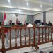Tiga terdakwa kasus dugaan korupsi pengadaan bahan kimia penjernih air di Perumda Air Minum Tirta Mayang mengikuti sidang lanjutan di Pengadilan Negeri Jambi. (Dok: Rudi)
