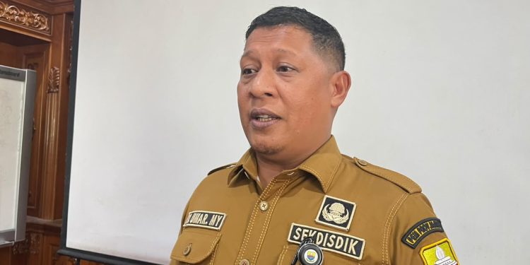 Plt Kepala Dinas Pendidikan Provinsi Jambi, M. Umar. (Dok: Rahmat)