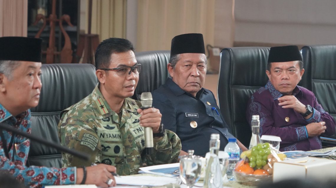 Danrem 042/Gapu Brigjen TNI Nyamin menghadiri rapat persiapan Healthy Cities Summit ke-7 Tahun 2026 yang dipimpin Gubernur Jambi Al Haris di Rumah Dinas Wali Kota Jambi, Sabtu (10/10/2026).