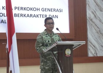 Danrem 042/Gapu Brigjen TNI Nyamin menyampaikan sambutan saat kegiatan Komunikasi Sosial (Komsos) bersama Keluarga Besar TNI Tahun Anggaran 2026 di Balai Prajurit Korem 042/Gapu, Jambi, Kamis (29/10/2026).